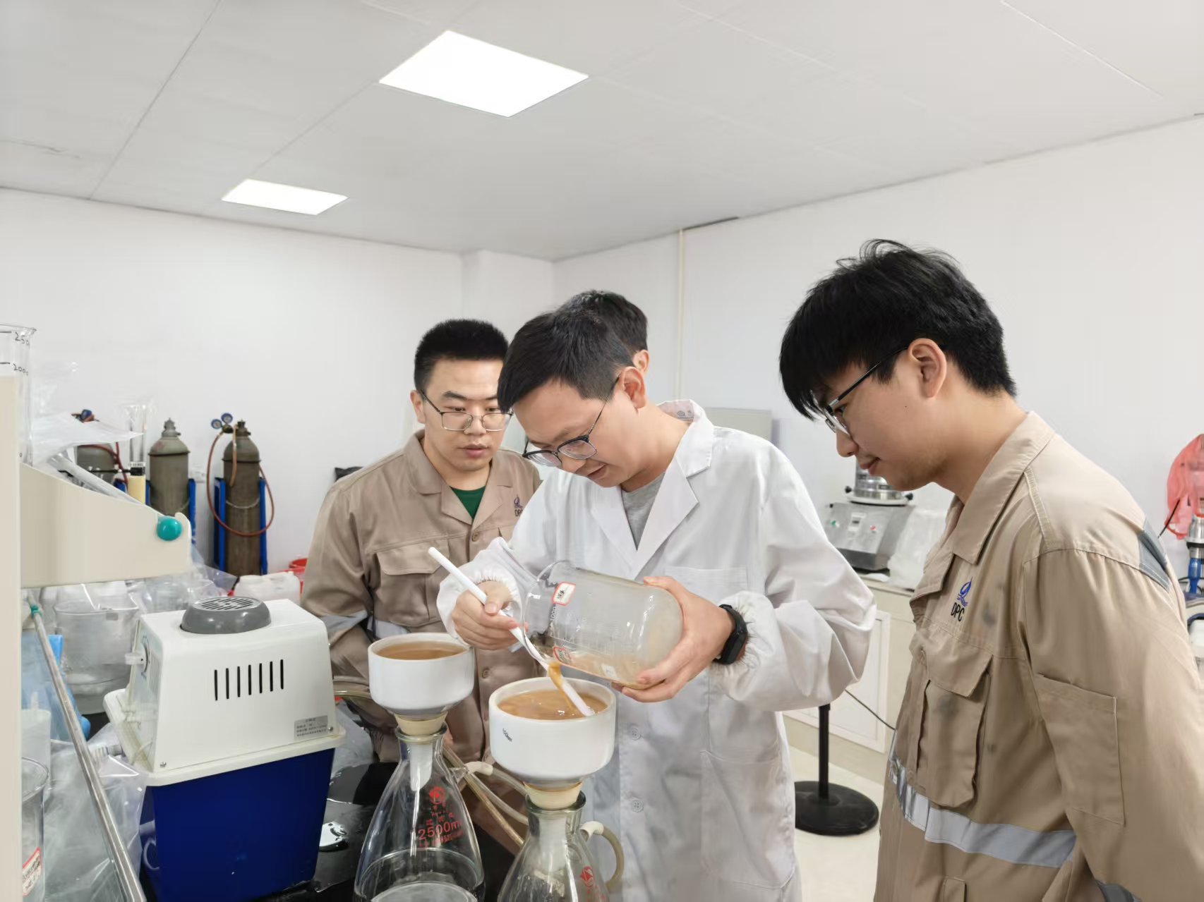 扎根鋰業，攻堅路上讓&ldquo;鋰&rdquo;想花開｜樂天使鋰業研發部90后工程師徐苗